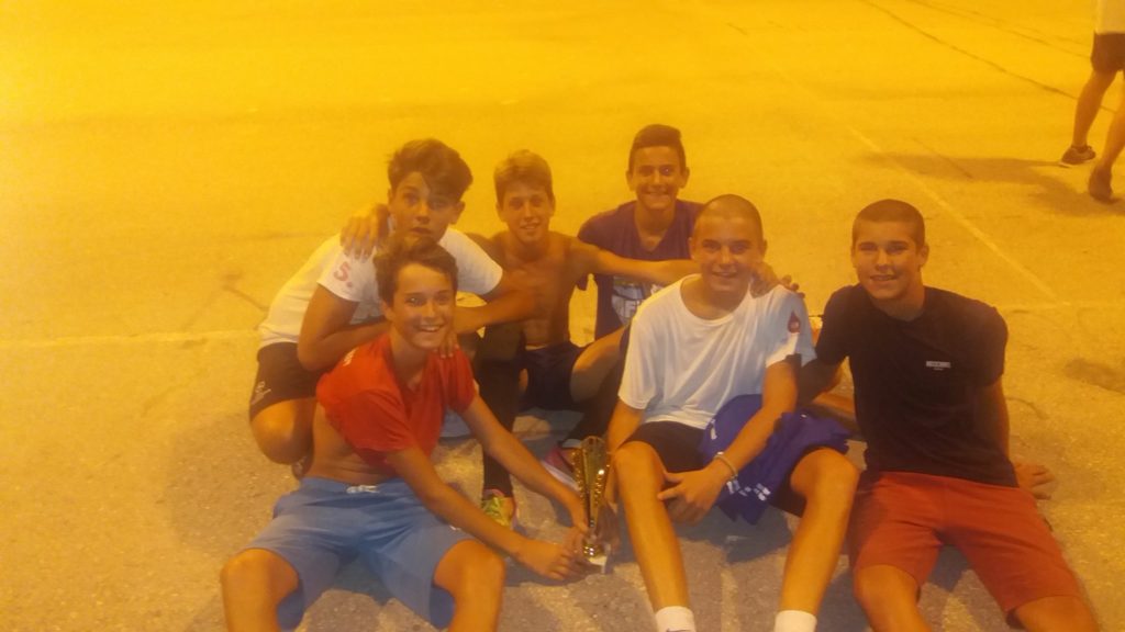 39911043_10213978863011036_406082285889126400_n