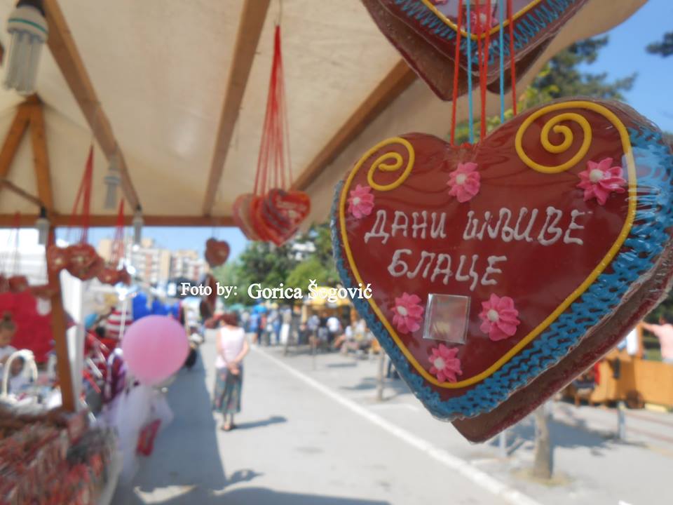 40493969_2070699532948885_247723852388368384_n