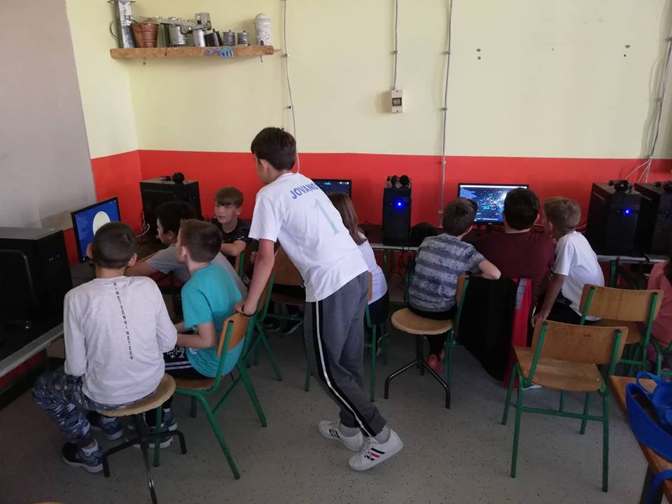 43728848_2280888998849783_2821837309253517312_n