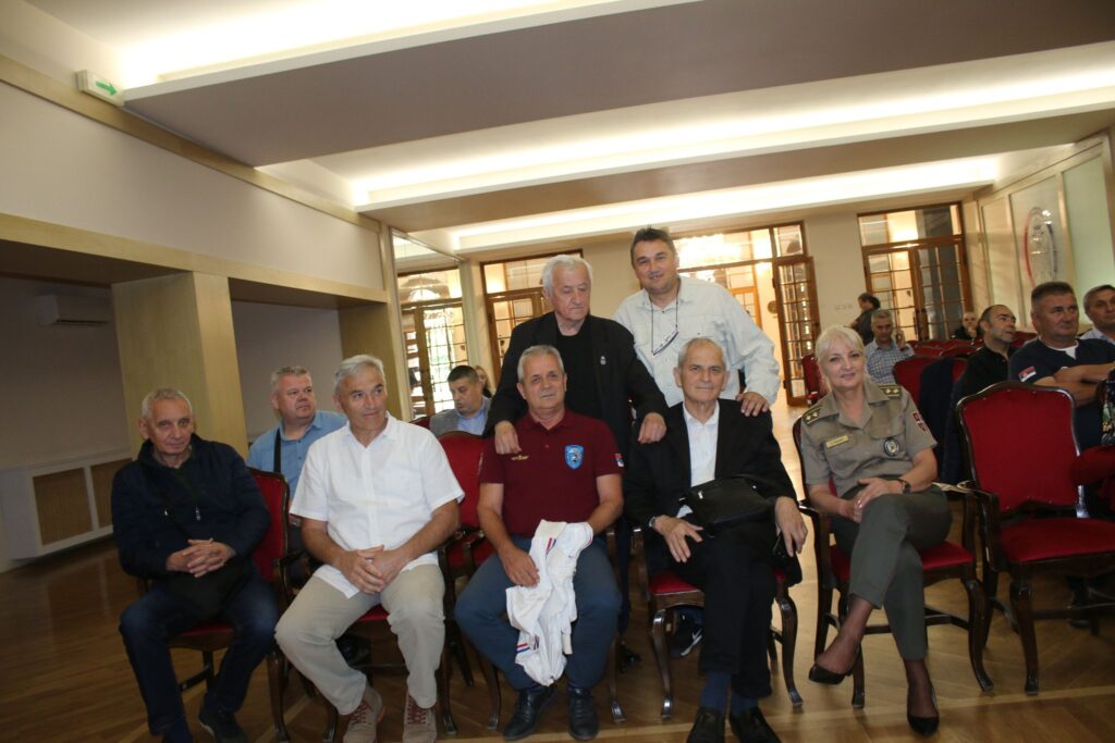 348388351_186519037693066_4410190947613314007_n