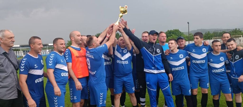 IMG-49d98fcb9c269a7c9e038d7c419c1894-V