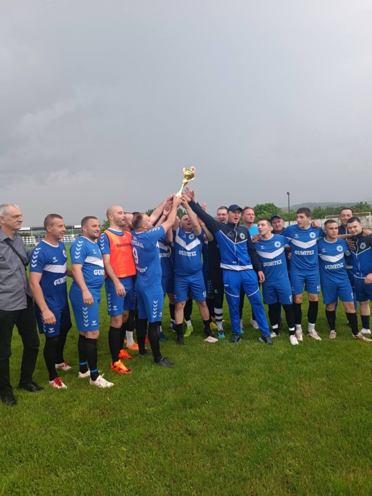 IMG-49d98fcb9c269a7c9e038d7c419c1894-V