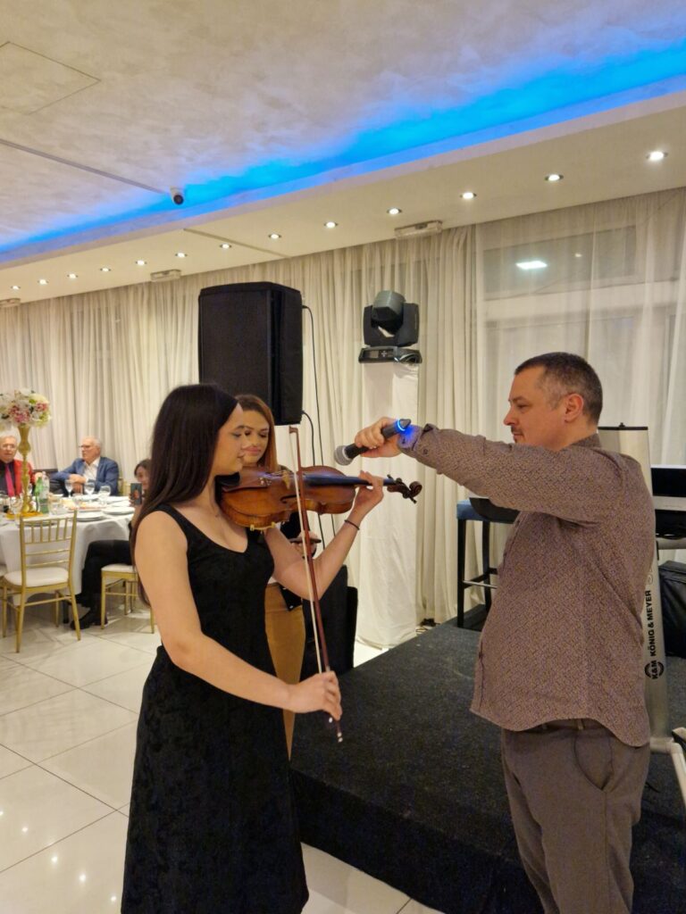 IMG-09cef7413818d1b3ee4006d063bc2242-V