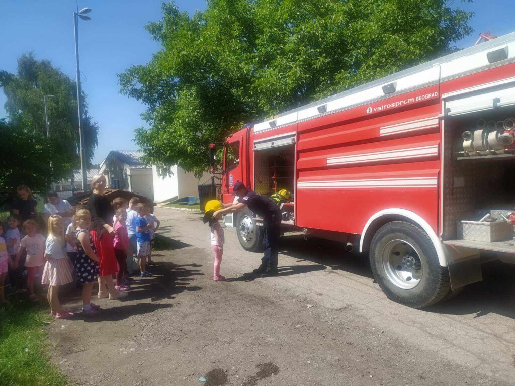 9df3aeec-6b8d-441c-a6db-44216ec080aa