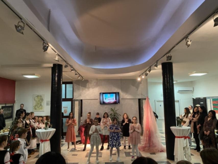 4eff4284-626c-4967-9460-3f7ee9fcf058