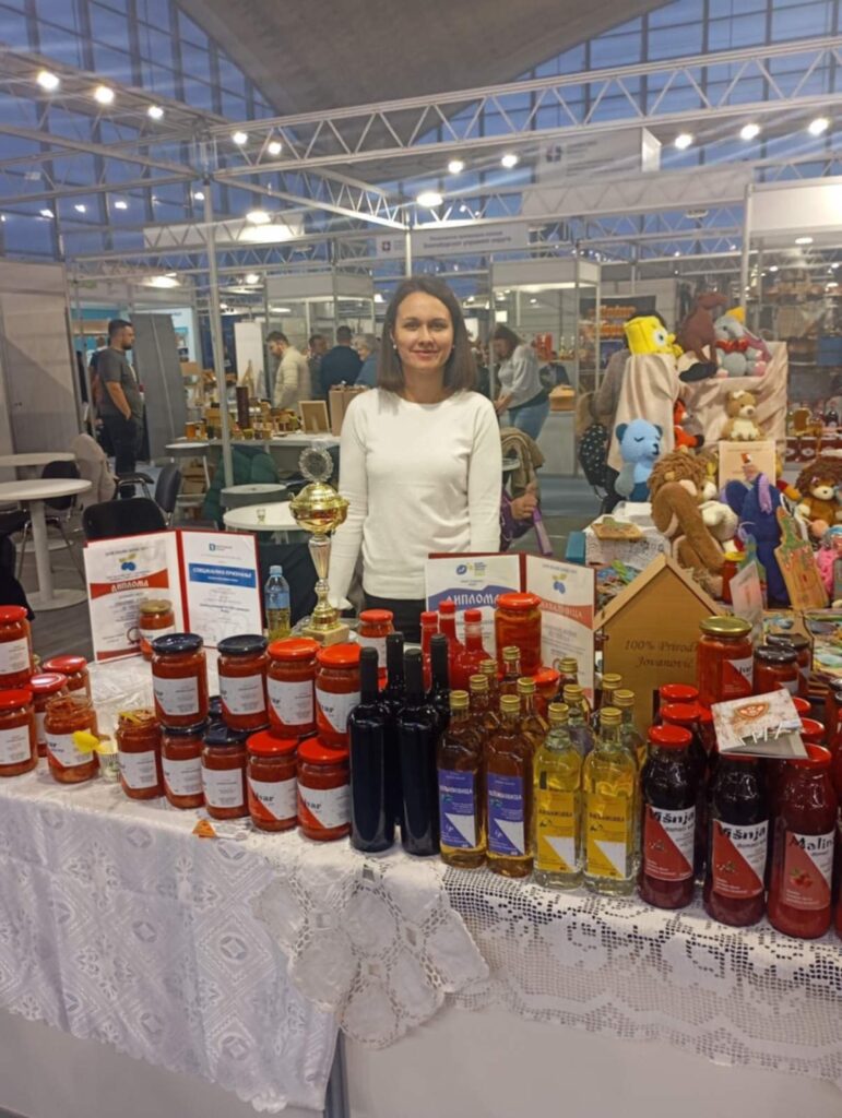 aebdb6ac-9daf-407e-8e42-f70f1e7343e8