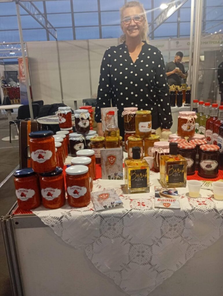 beead2f6-a2f0-40e9-b282-caeb2440549e