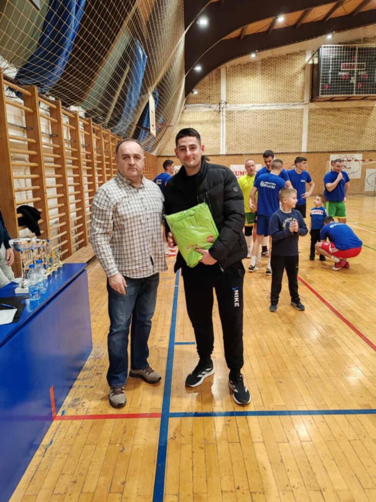 0dab009e-c8c1-450e-ab86-8c992da0593f