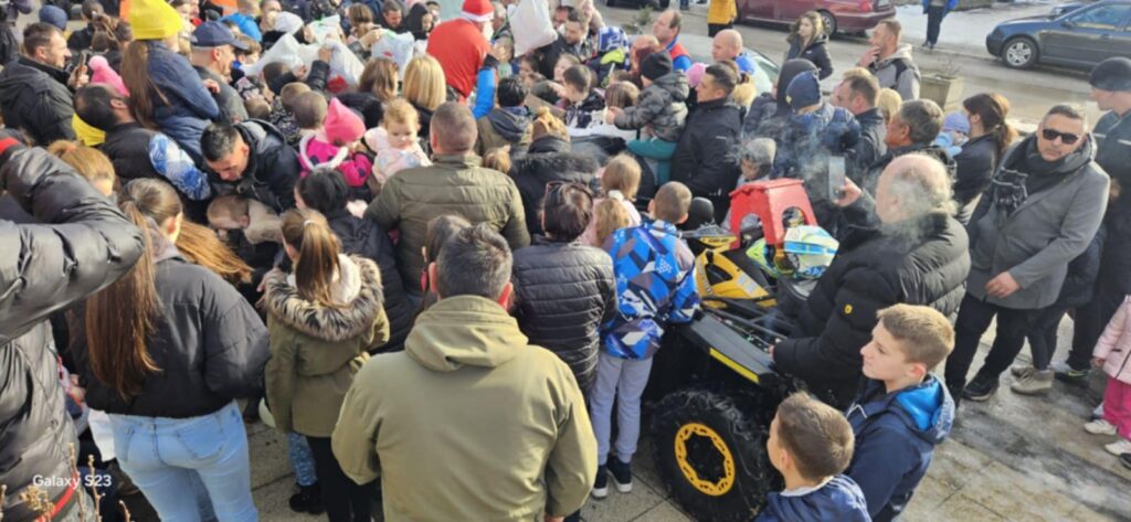 2a30f8a5-0faa-4e01-b4b3-195899b1bd3c