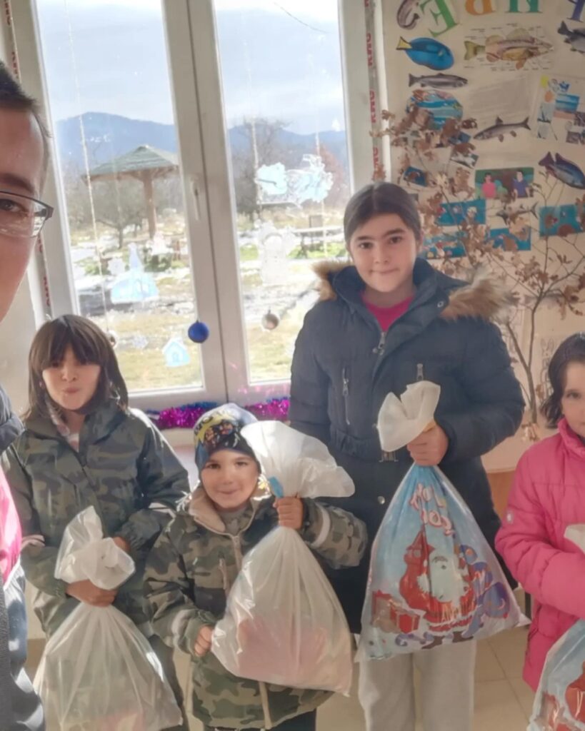 afb7516c-5ff7-451f-a3c2-739fc194e614