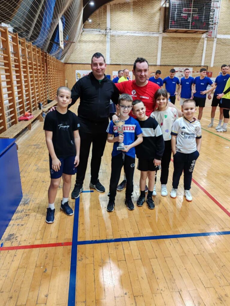 b003ff61-b387-40a3-9825-3534e54f83fd