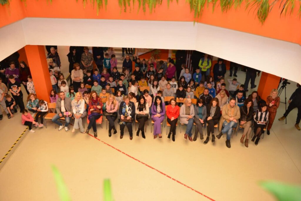 ce6d744b-8ca9-44da-a5df-87565879ef7a