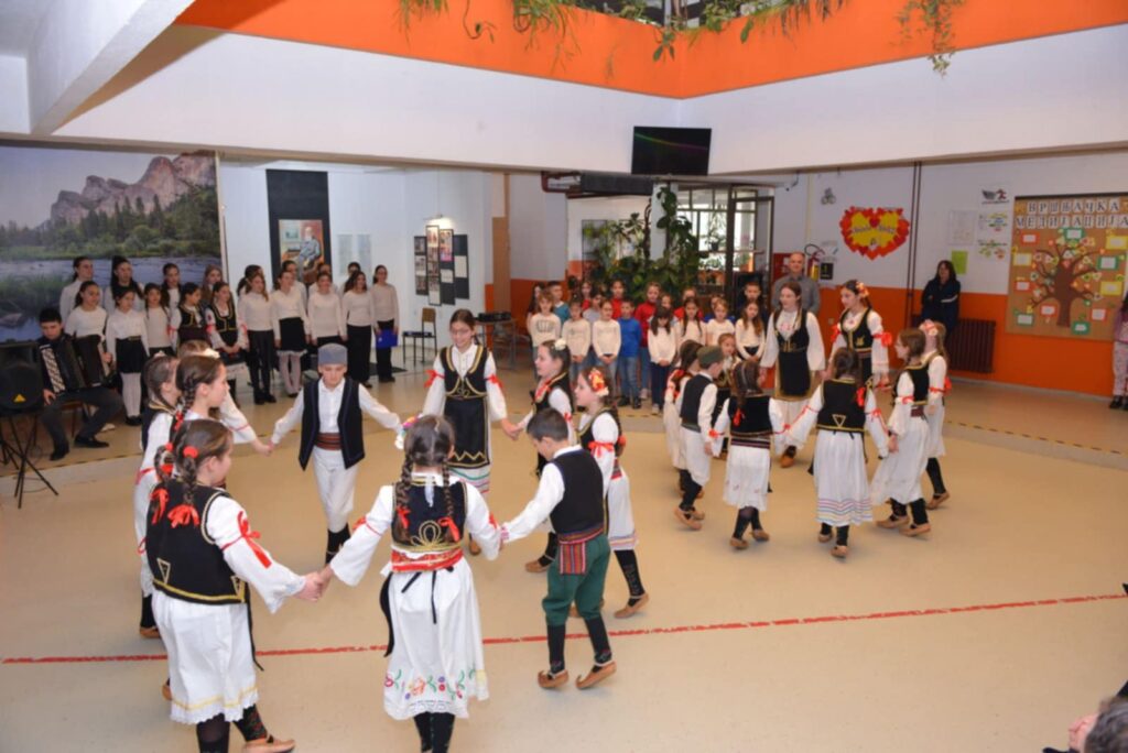 f1b2f89b-8f92-41e8-b747-3c13b4ac8576