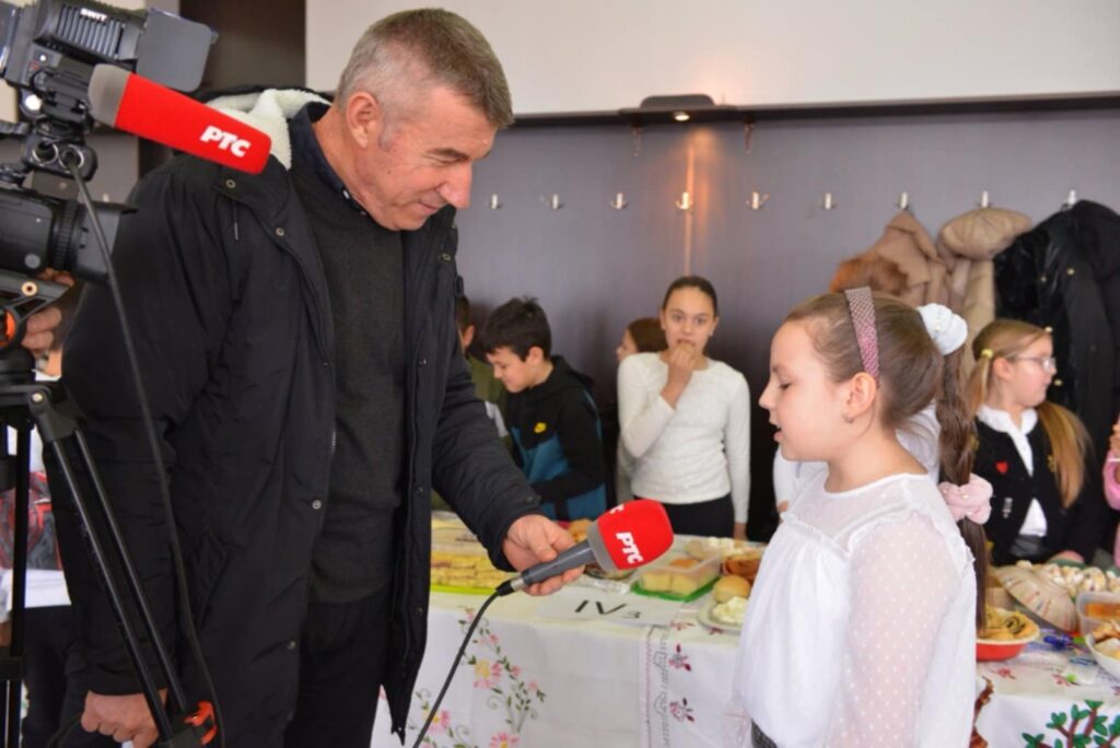 f2ab7fe7-4a51-4ea9-985a-427a7a16ffb7