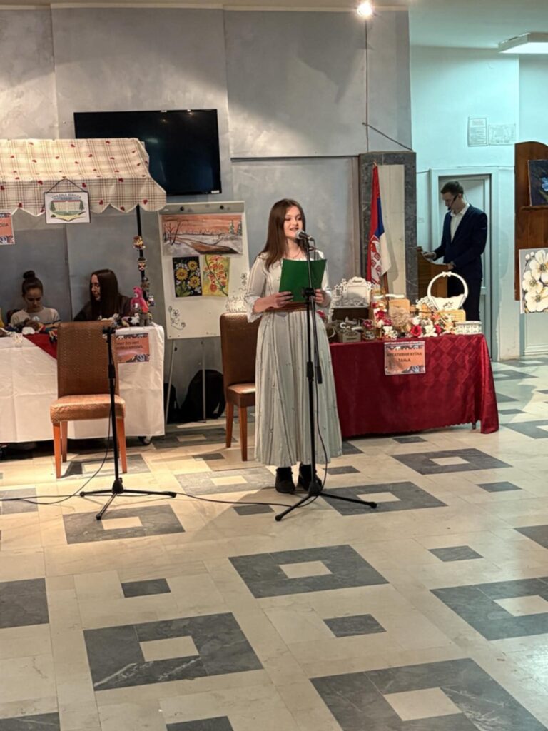 8df4f1a6-eaf3-46a0-95d0-54e79af5664c