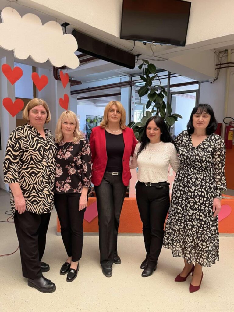 8fc18293-4784-400e-b27d-66a3ea7d10ae