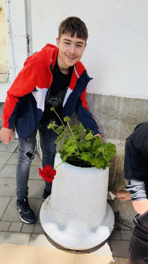 1b23f287-f2a1-4493-802c-2b8db82951aa