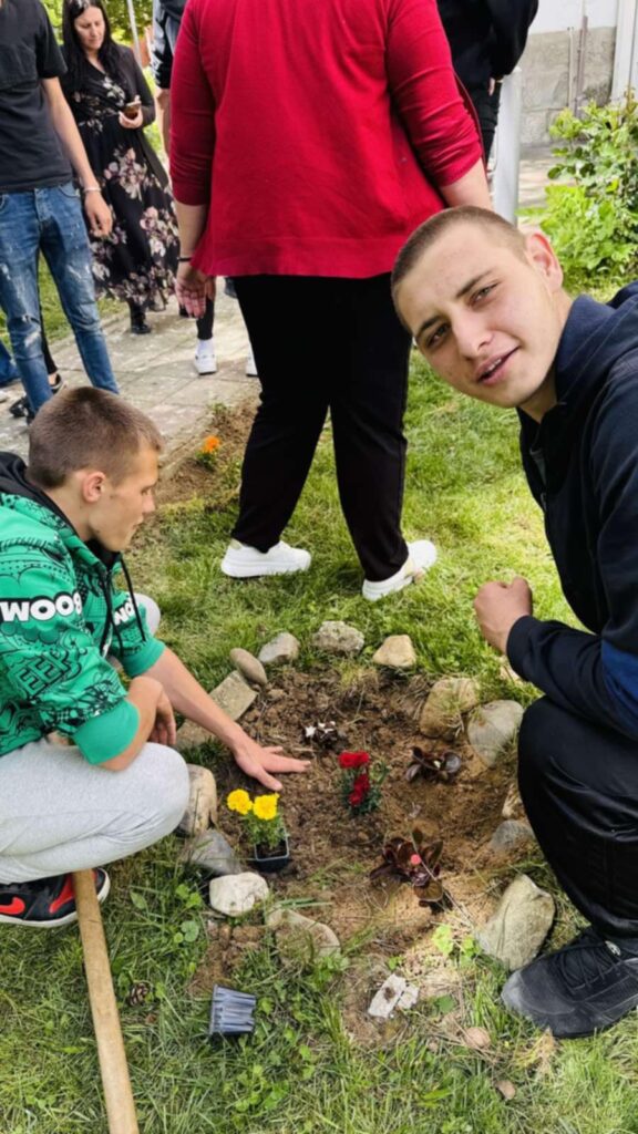 84dff471-f54f-4f8f-906a-f4fc896d432d