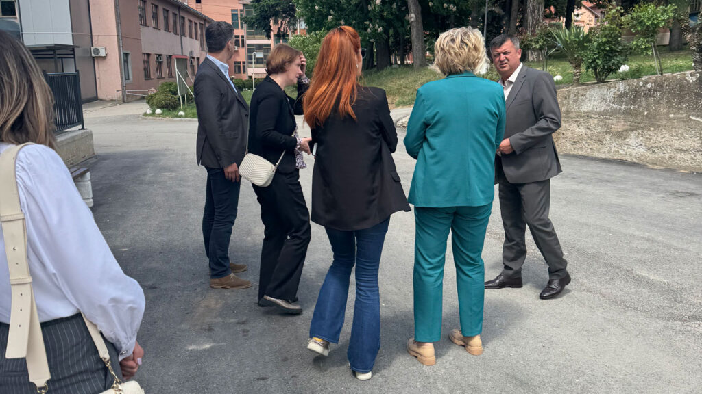 Predstavnici-ministarstva-gradjevinarstva-u-poseti-Kursumliji-ilu-01