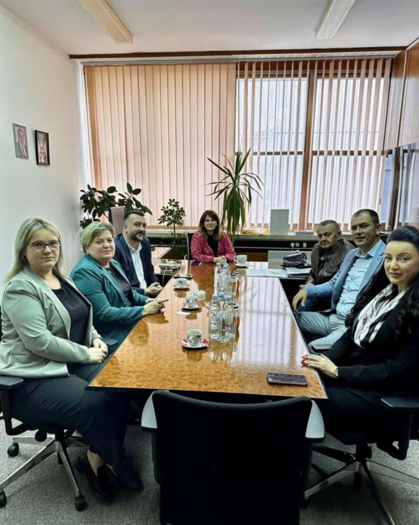 b7980e46-4cac-4b0b-ad28-ce37d5edacdd