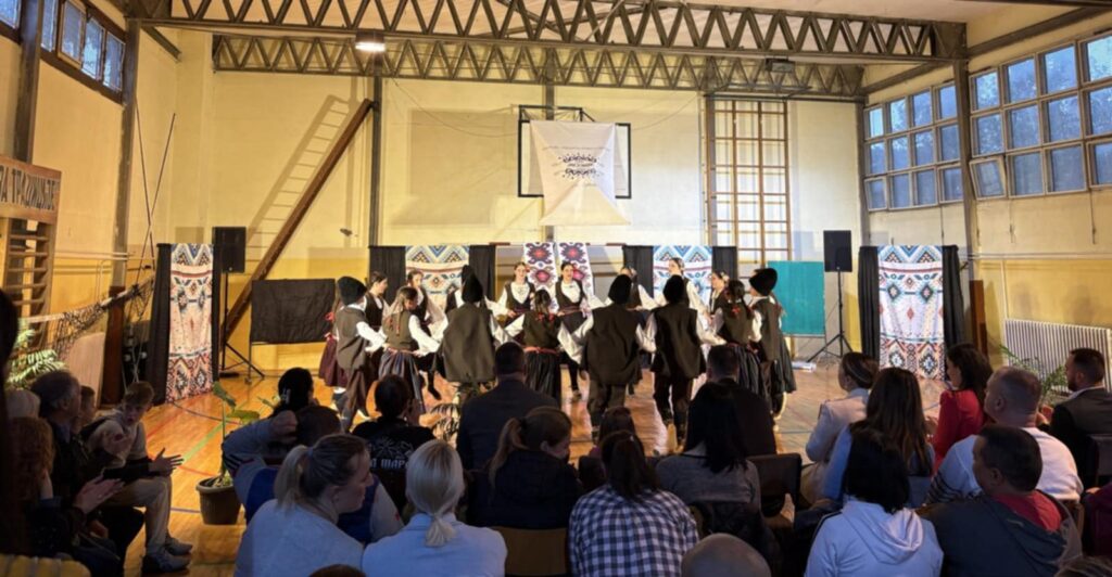 ee6ccdb8-9fe7-4cbc-a565-f15969ba8fc9