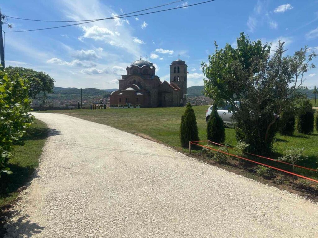 uredjen-put-ka-manastirskom-konaku-02-1200x900