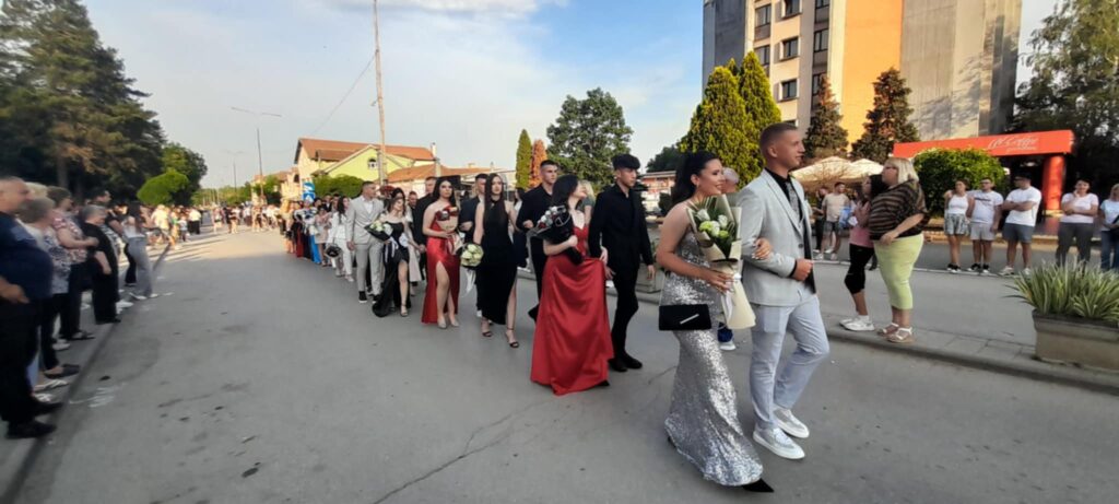 27ffe3a8-e285-400b-816c-52928625f99c