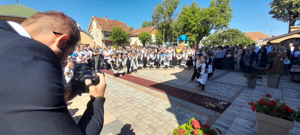 03b945dc-c85d-46f3-95ab-8219c79c64be