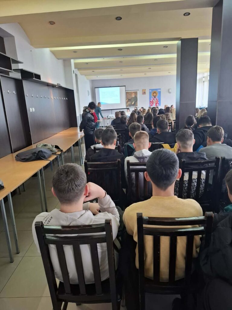 fe4f878d-f9e8-486d-b55a-7acfefb7fcf3